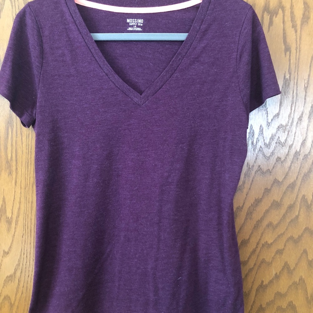 Set of 5 mossimo v-neck tees - size large